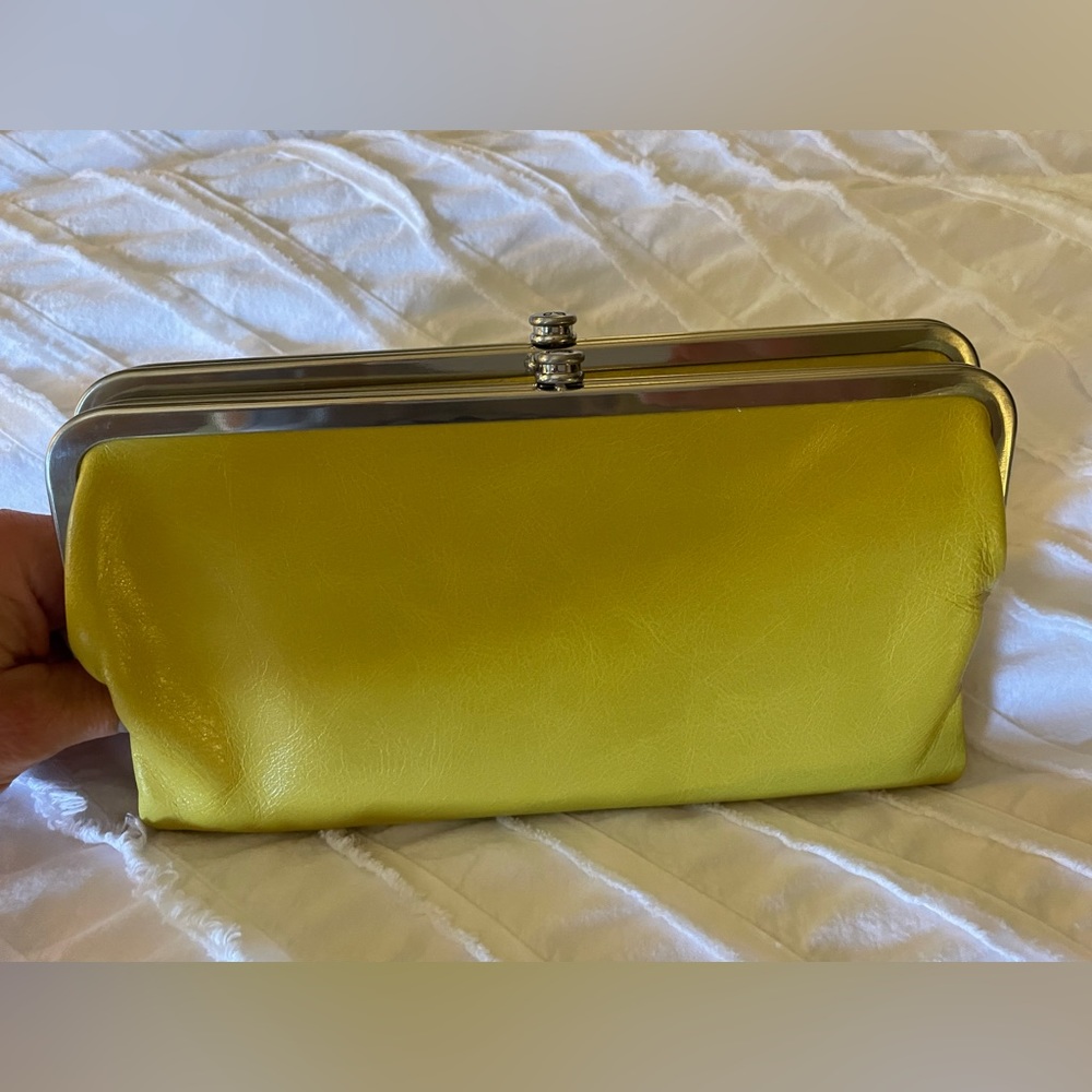 Lauren Clutch-Wallet Hobo in Lemon